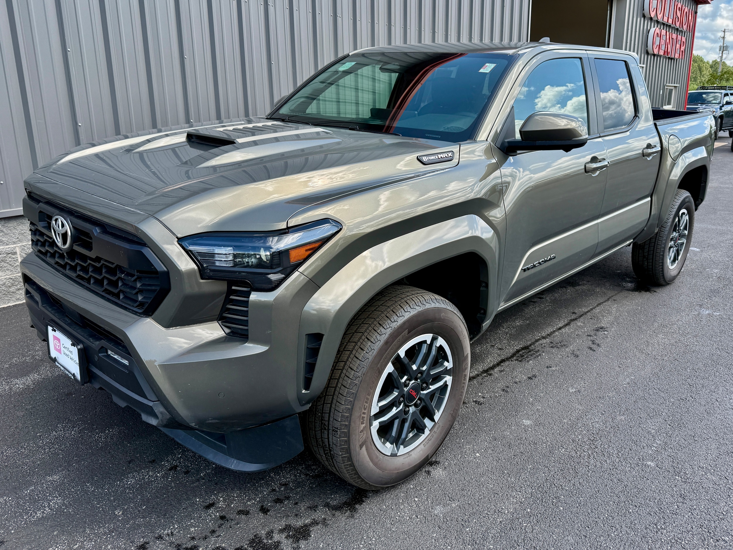 2025 Toyota Tacoma TRD Sport - Photo 9
