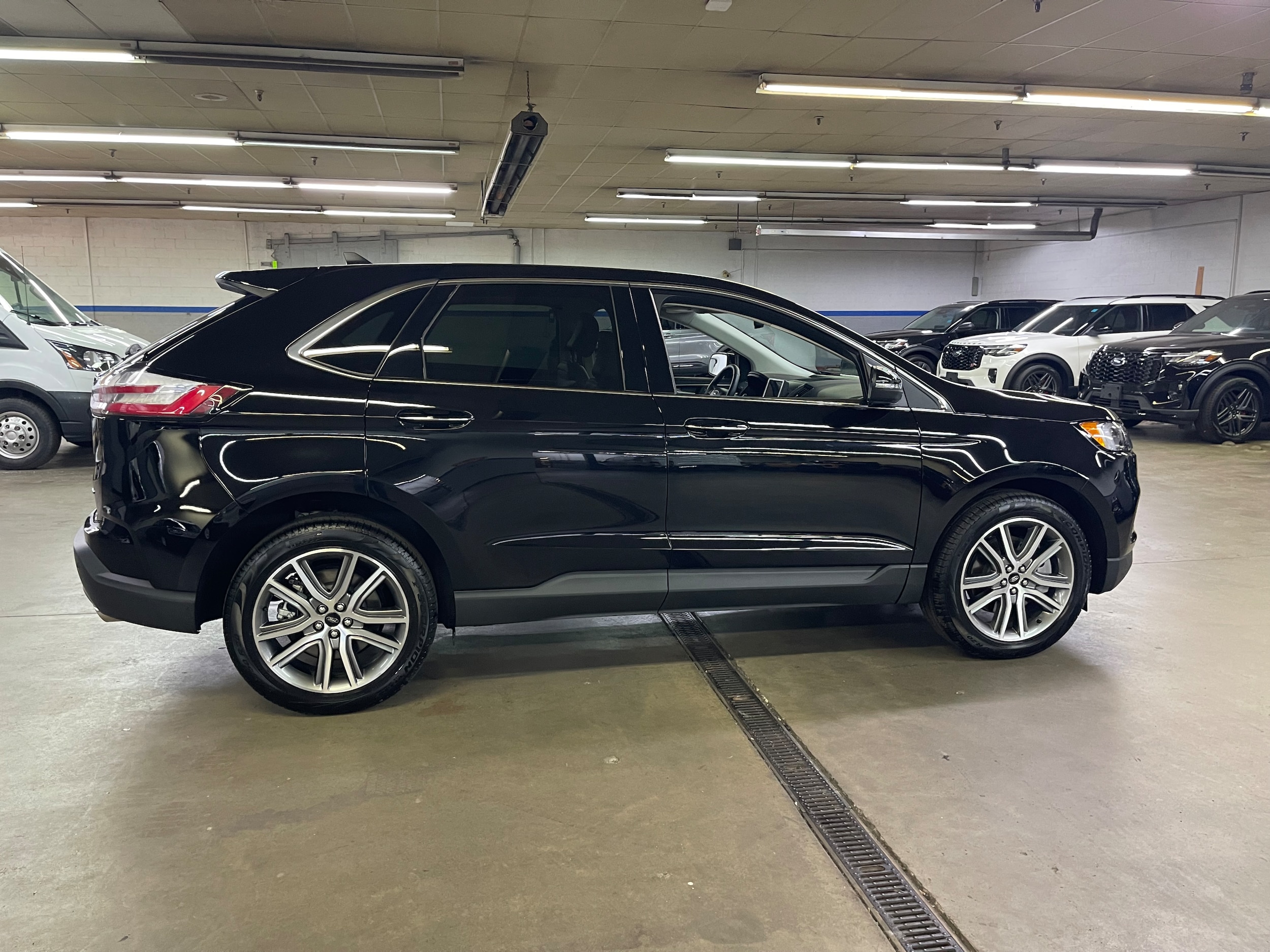 2023 Ford Edge Titanium - Photo 8
