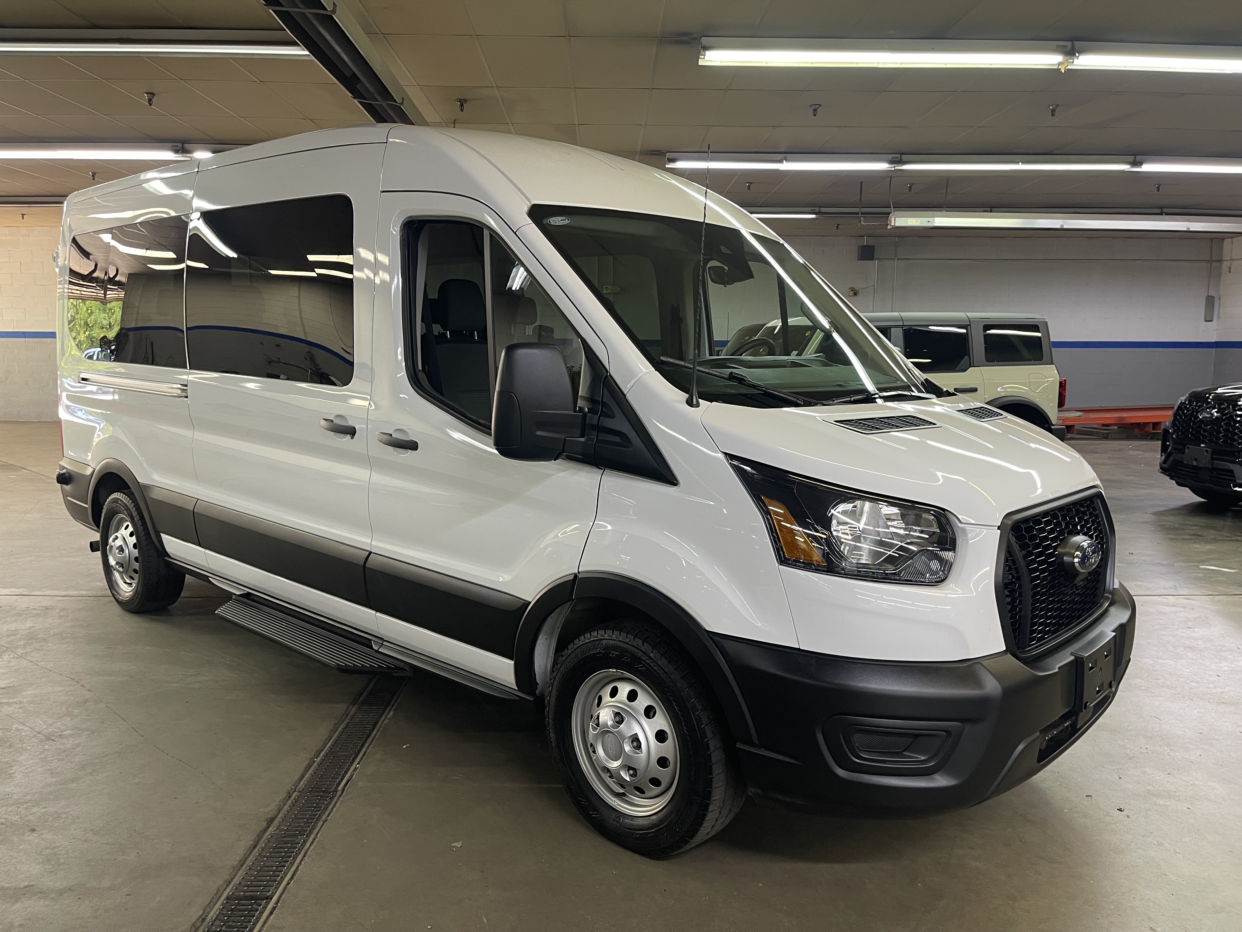  Ford Transit-350
