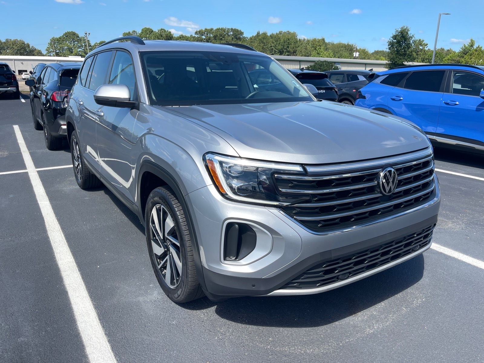 Used 2025 Volkswagen Atlas 2.0T SE w/Technology SUV