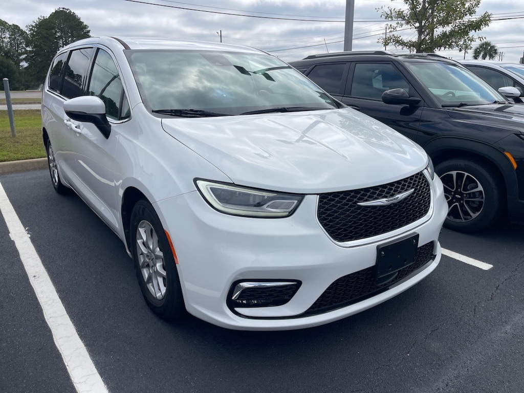 Used 2023 Chrysler Pacifica Touring L Van Passenger Van