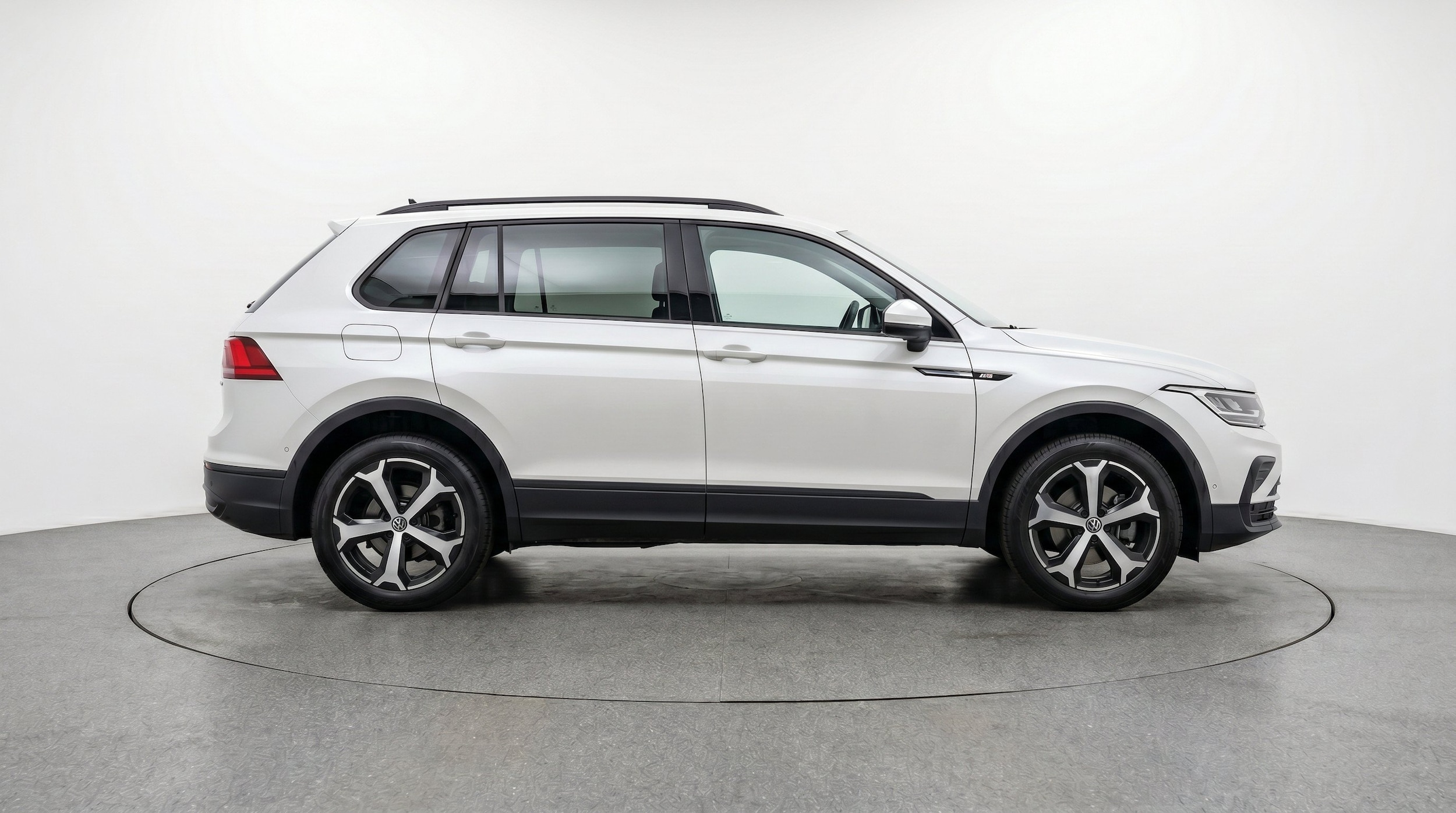 Thumbnail: 2026 Volkswagen Tiguan - 10