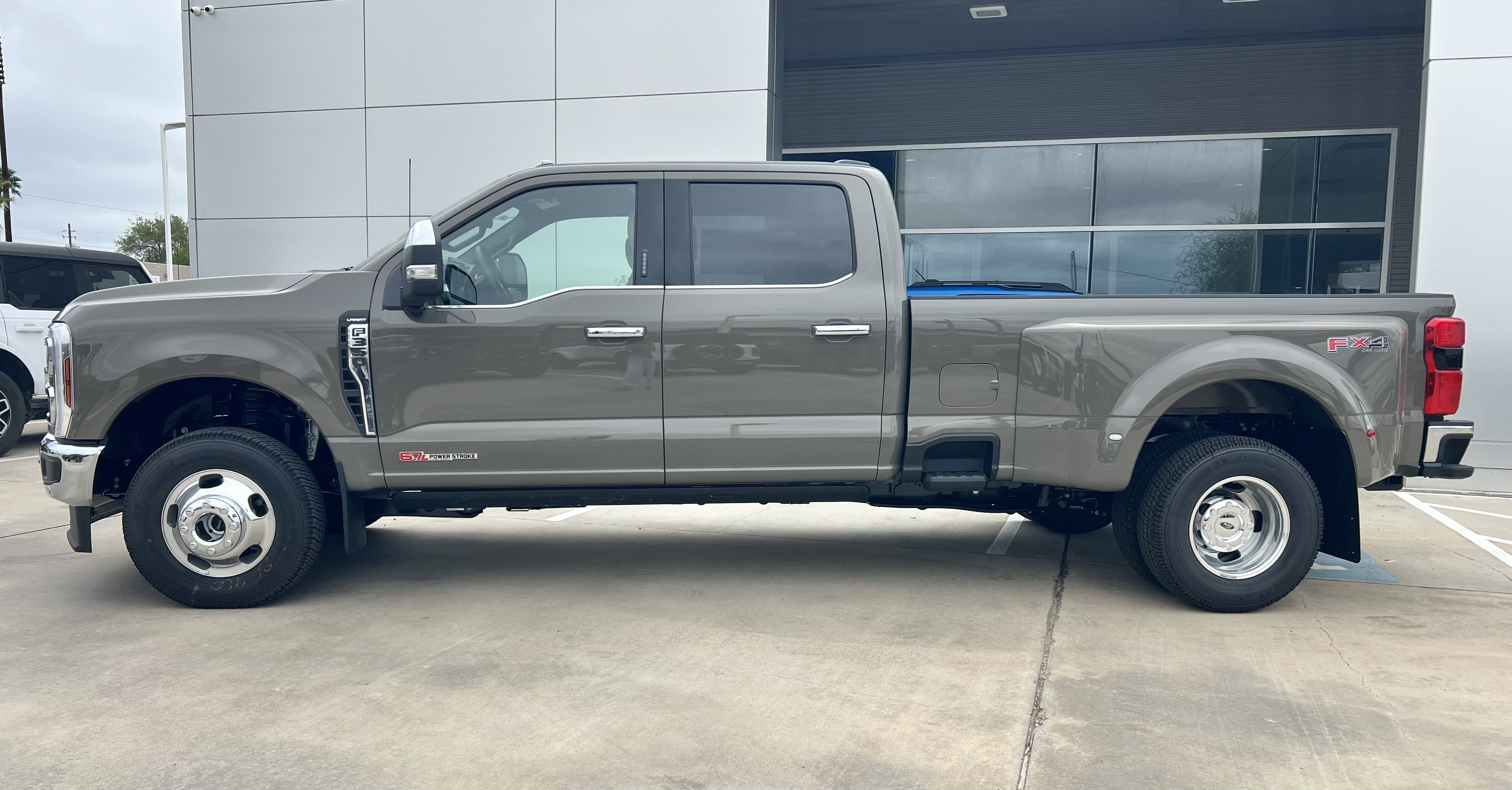 New 2027 Ford Super Duty F-350® Lariat® TRUCK