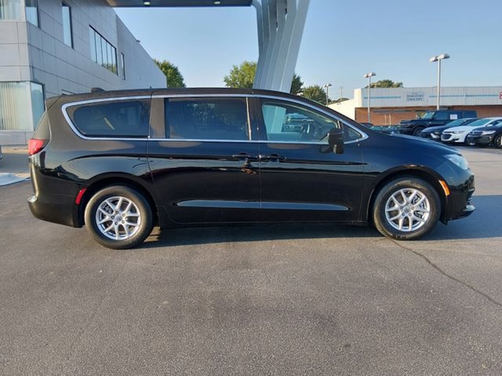 Used 2024 Chrysler Voyager LX Minivan/Van