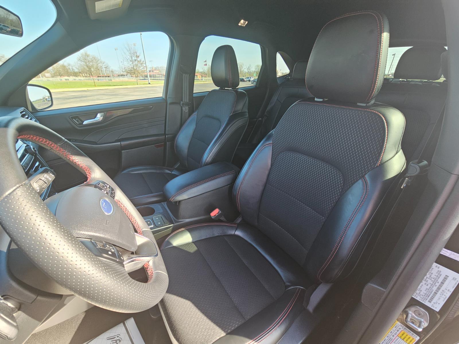 2025 Ford Escape ST-Line - Photo 12