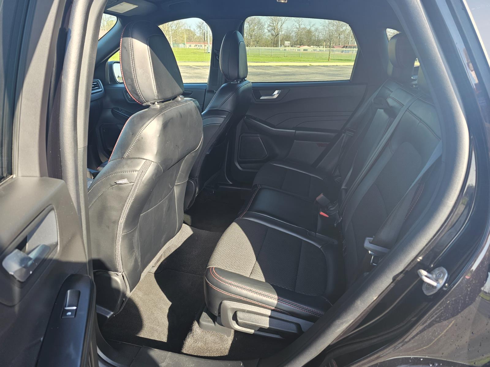 2025 Ford Escape ST-Line - Photo 14