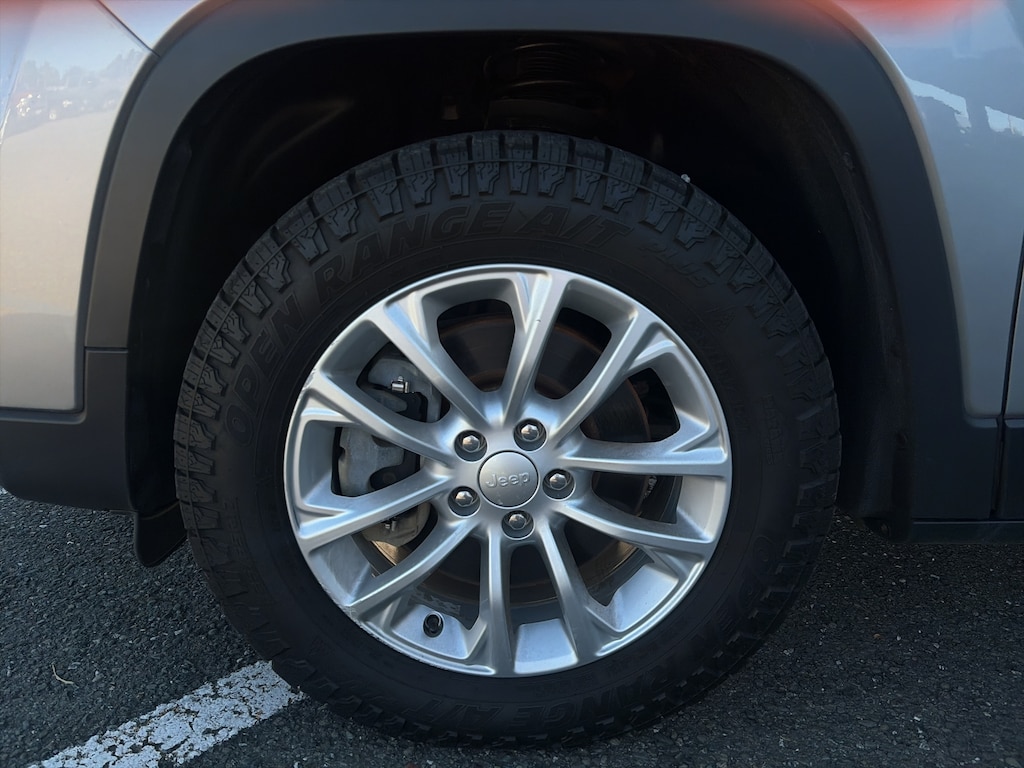 Used 2019 Jeep Cherokee Latitude 4x4 SUV