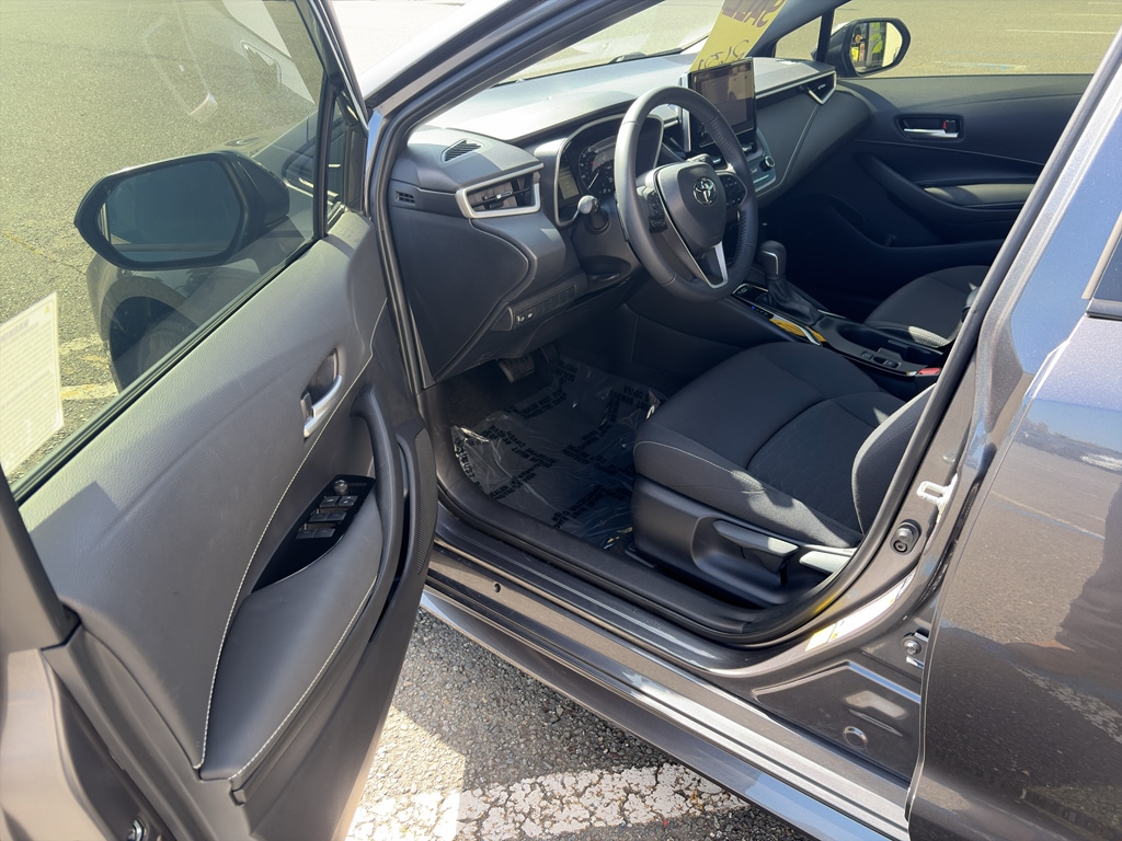 Used 2025 Toyota Corolla Hatchback SE Hatchback