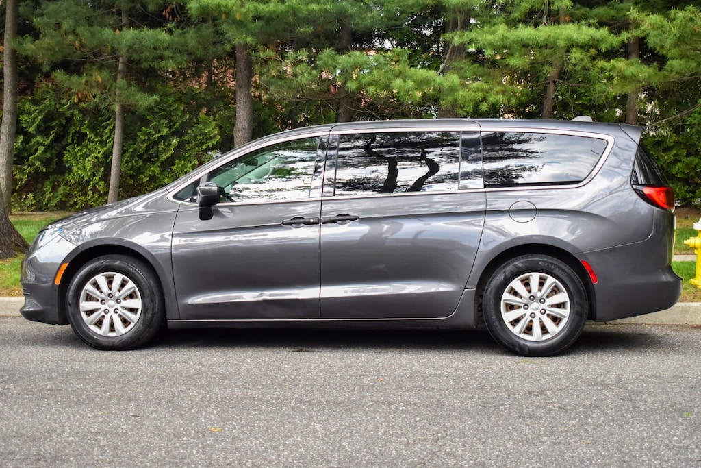 Used 2019 Chrysler Pacifica L Van Passenger Van
