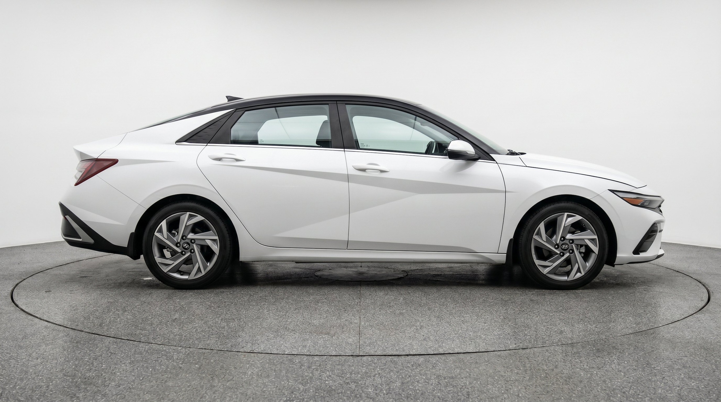Thumbnail: 2025 Hyundai Elantra - 10