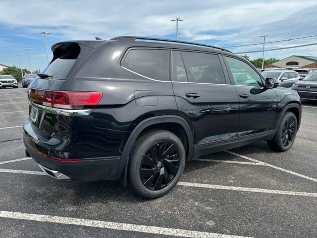 New 2026 Volkswagen Atlas SE w/Technology SUV