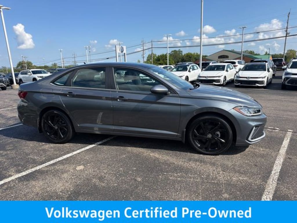 Used 2025 Volkswagen Jetta 1.5T SE Sedan