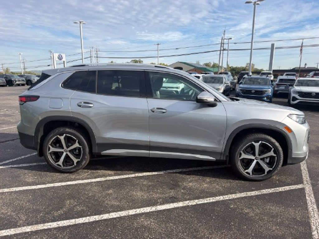 New 2026 Volkswagen Tiguan SE SUV