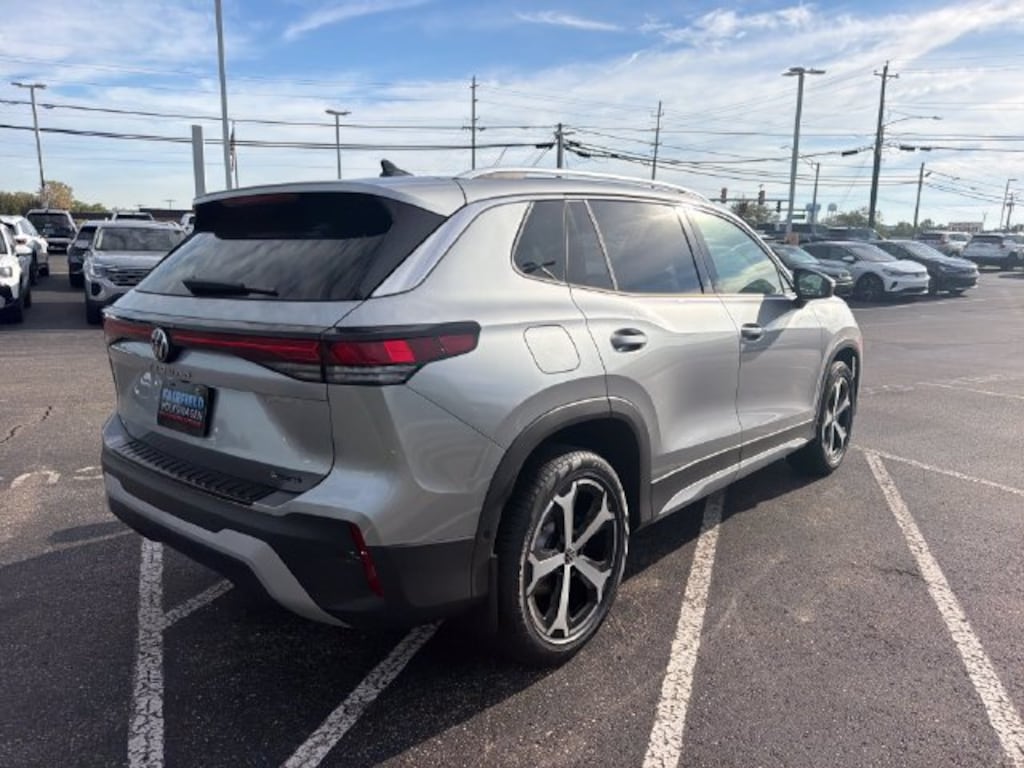 New 2026 Volkswagen Tiguan SE SUV