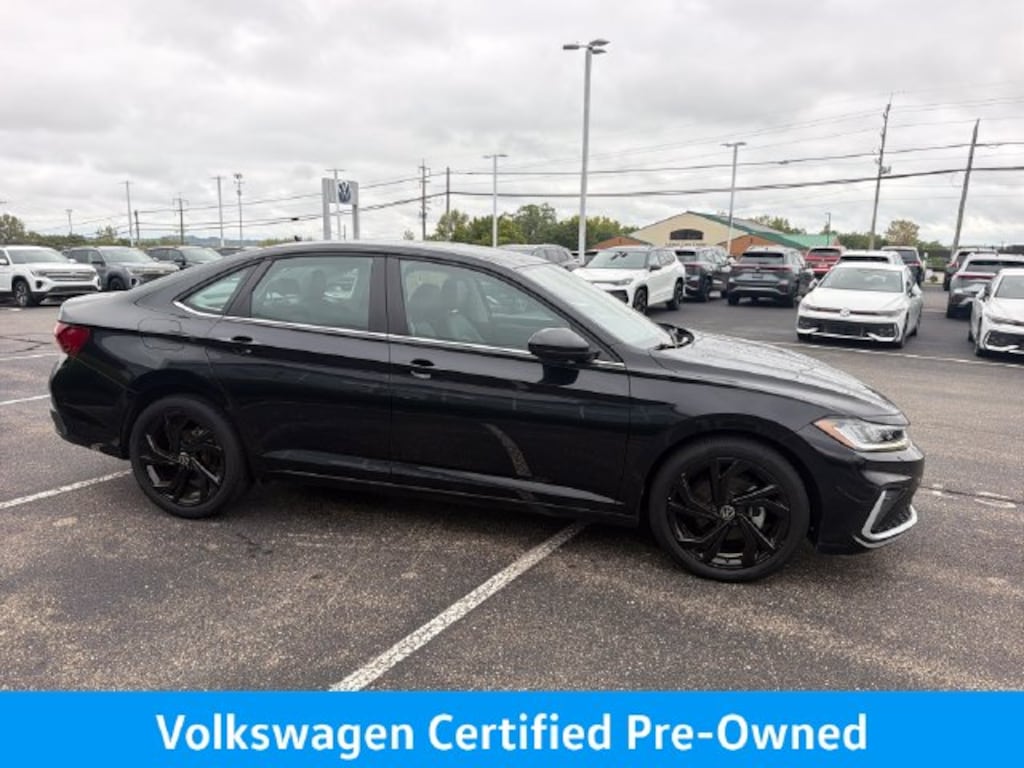 Certified 2025 Volkswagen Jetta 1.5T SE Sedan