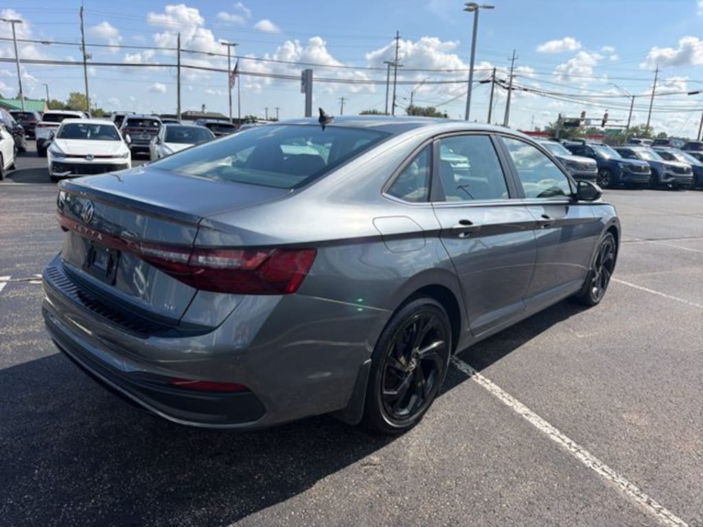 Used 2025 Volkswagen Jetta 1.5T SE Sedan