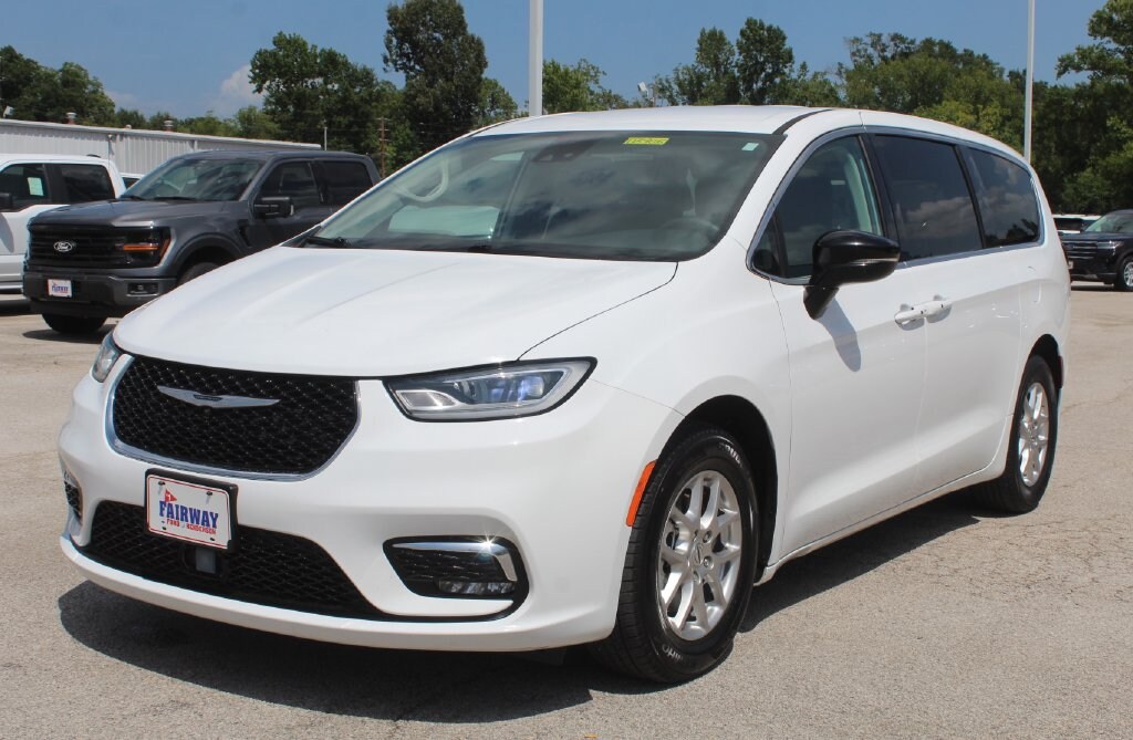 Certified 2024 Chrysler Pacifica Touring L PASSENGER VAN