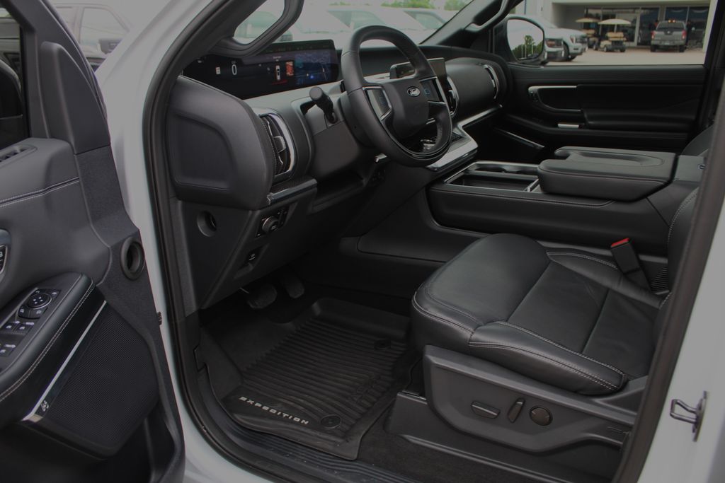 2025 Ford Expedition Platinum - Photo 16