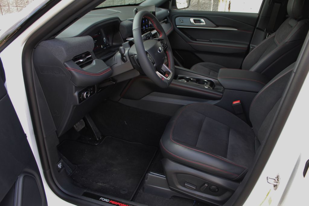 2026 Ford Explorer ST - Photo 31