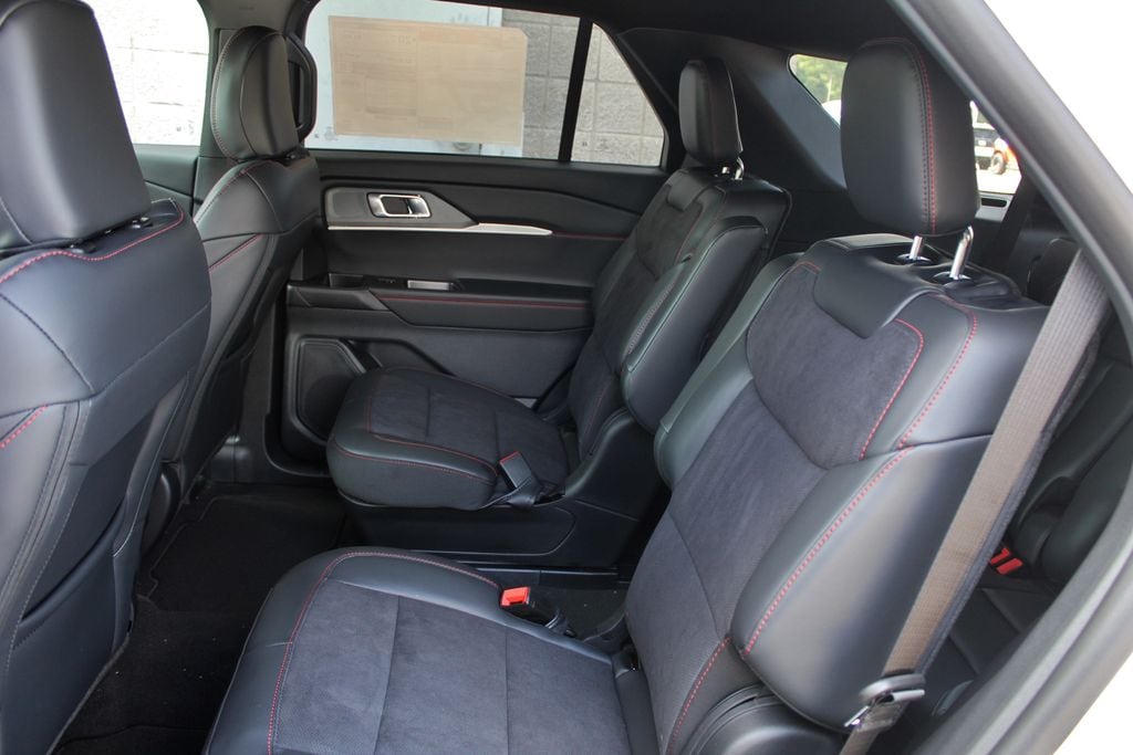 2026 Ford Explorer ST - Photo 35