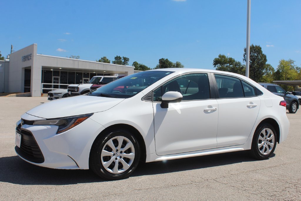 Certified 2025 Toyota Corolla LE SEDAN