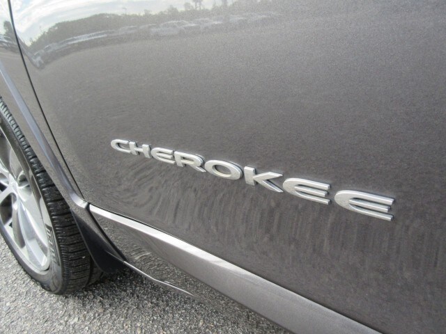 2019 Jeep Cherokee Overland - Photo 15