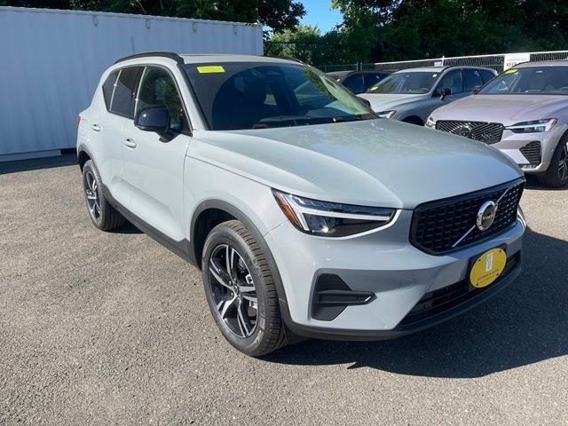 2026 Volvo XC40 Core