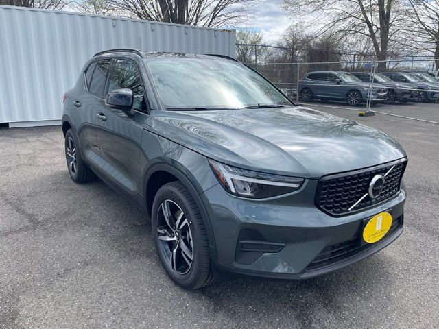 2026 Volvo XC40 Core