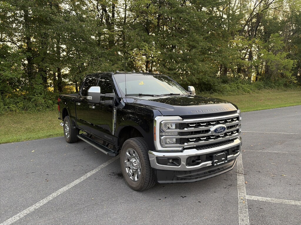 Used 2025 Ford Super Duty F-250 SRW LARIAT Truck Crew Cab