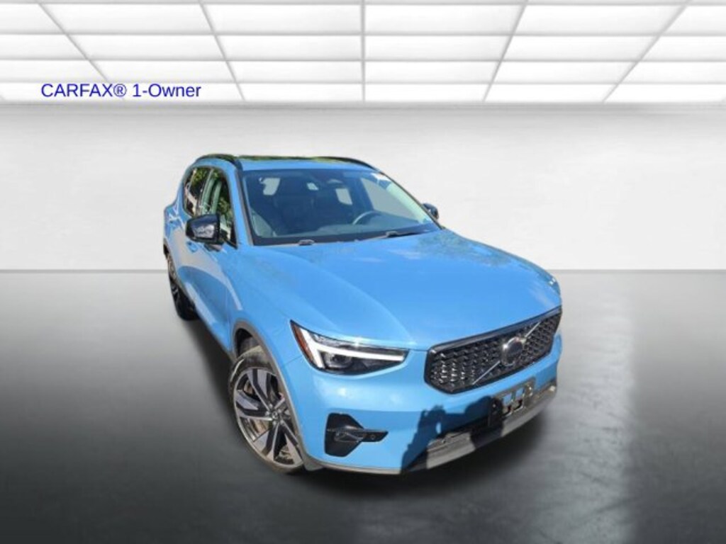 Certified 2025 Volvo XC40 Ultra Dark Theme SUV