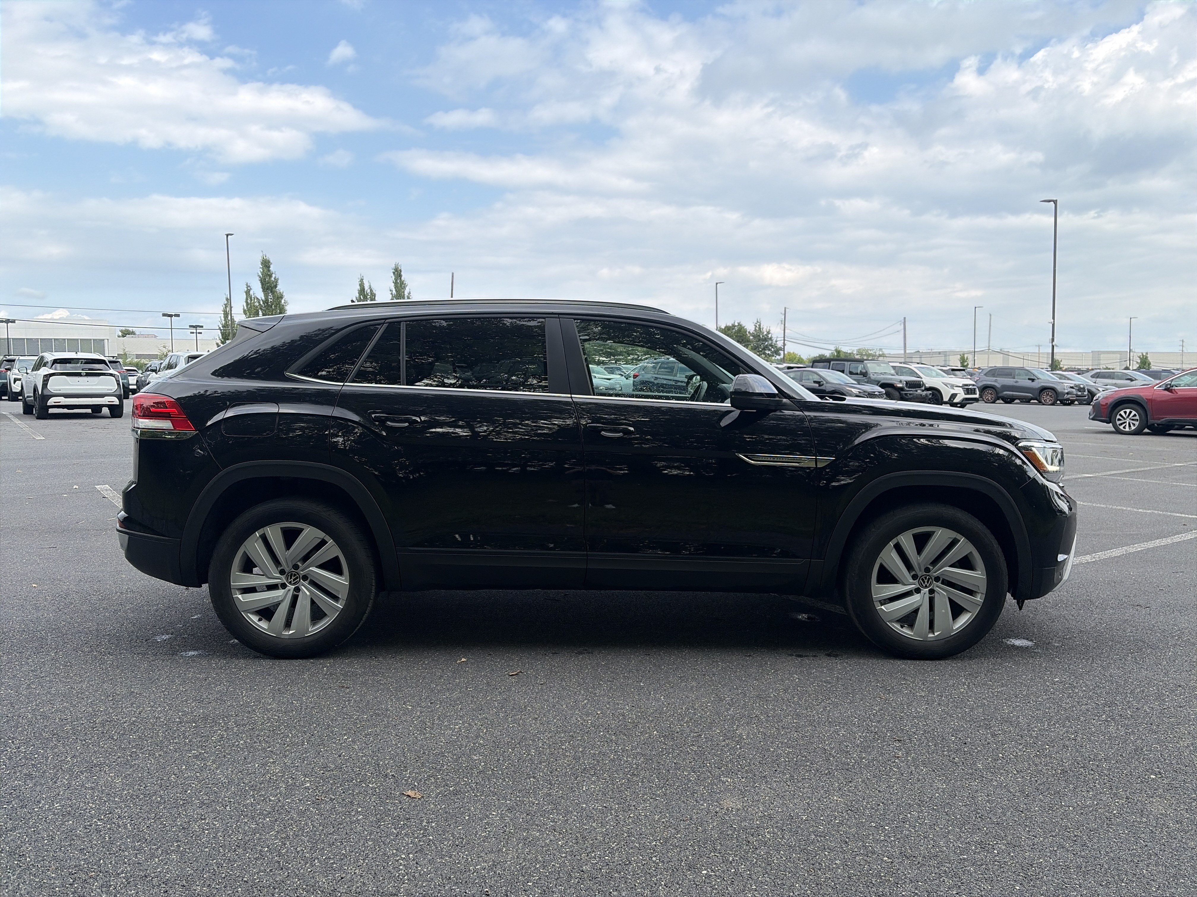 Certified 2023 Volkswagen Atlas Cross Sport 2.0T SE w/Technology 2.0T SE w/Technology 4MOTION