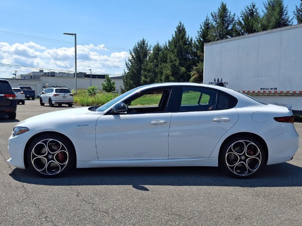 Used 2022 Alfa Romeo Giulia Veloce Sedan