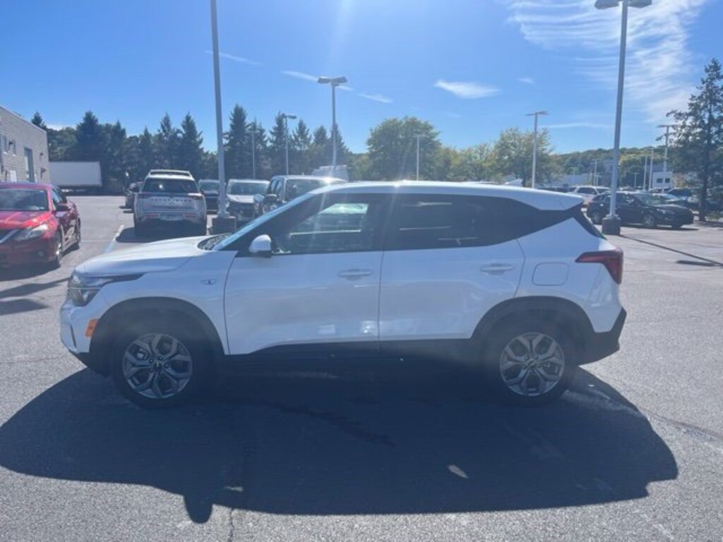 Used 2025 Kia Seltos LX SUV