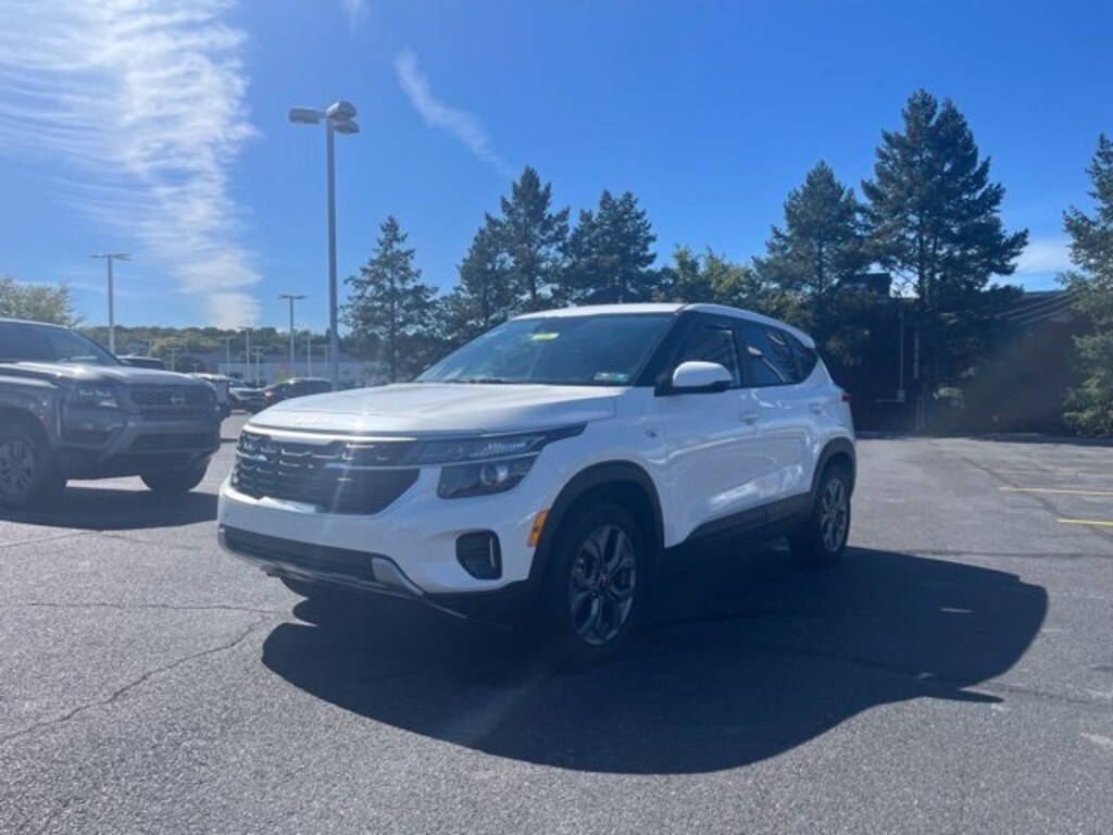 Used 2025 Kia Seltos LX SUV