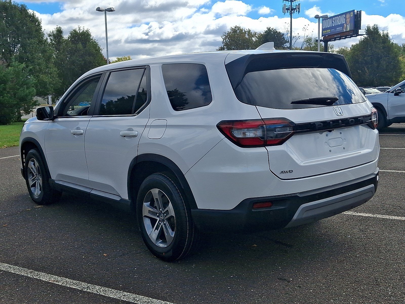 Used 2023 Honda Pilot EX-L 8 Passenger SUV