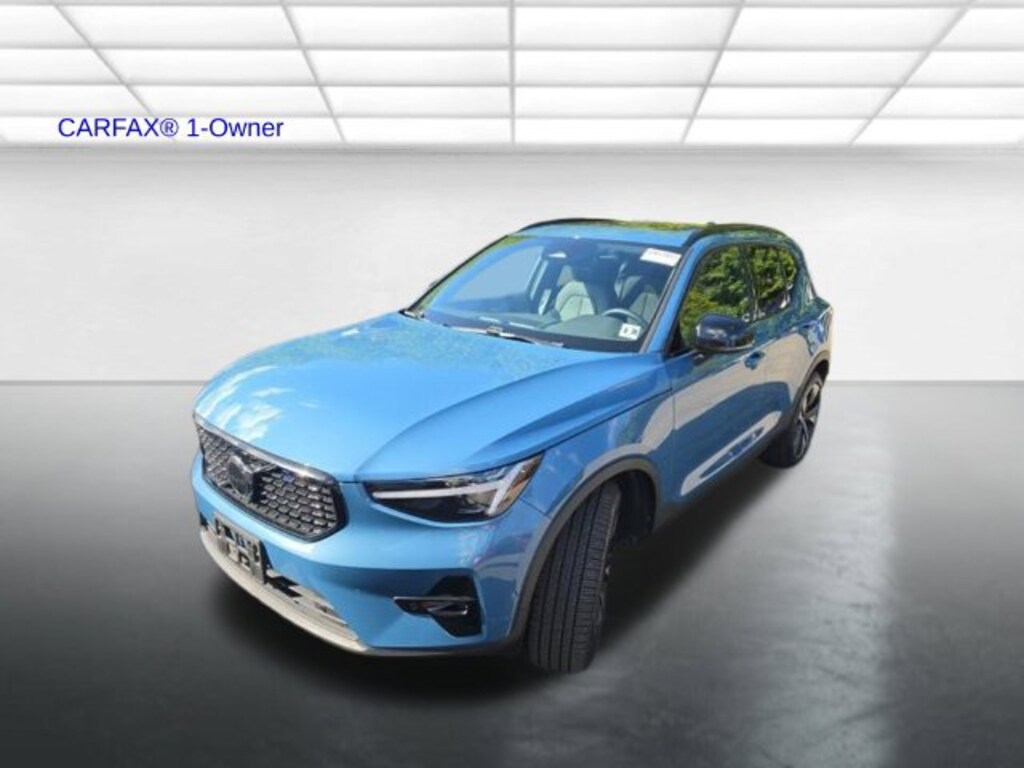 Certified 2025 Volvo XC40 Ultra Dark Theme SUV