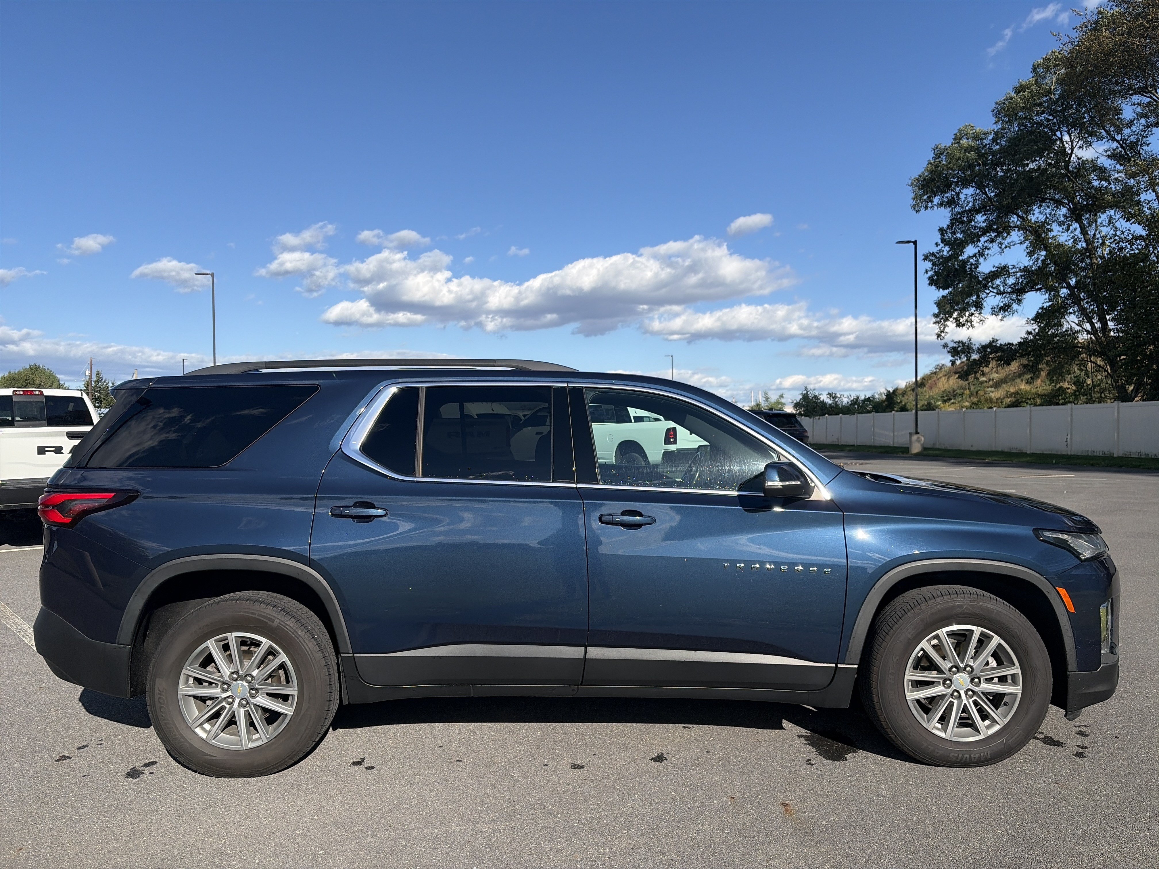 Used 2022 Chevrolet Traverse LT Cloth SUV