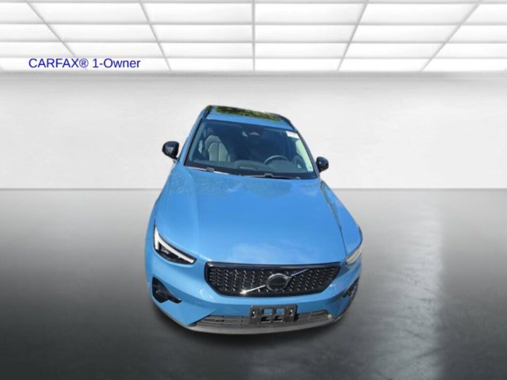 Certified 2025 Volvo XC40 Ultra Dark Theme SUV