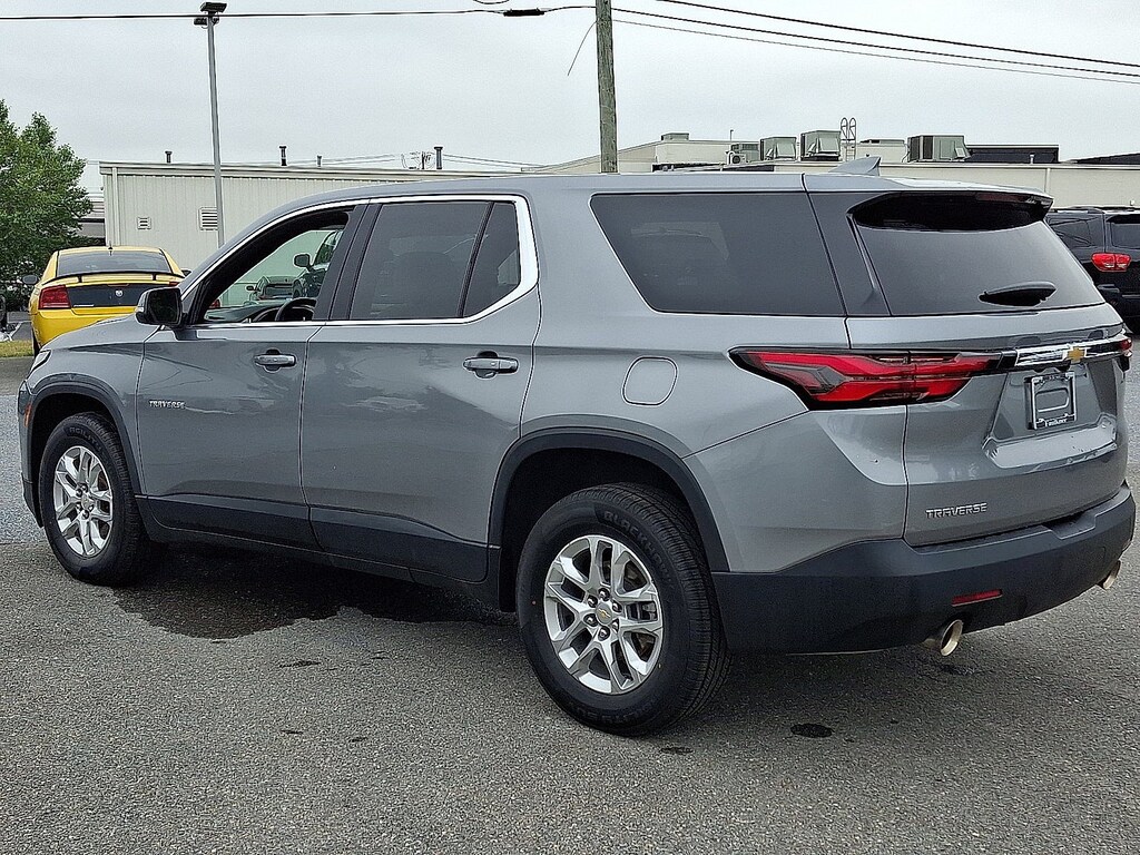 Used 2023 Chevrolet Traverse LS SUV