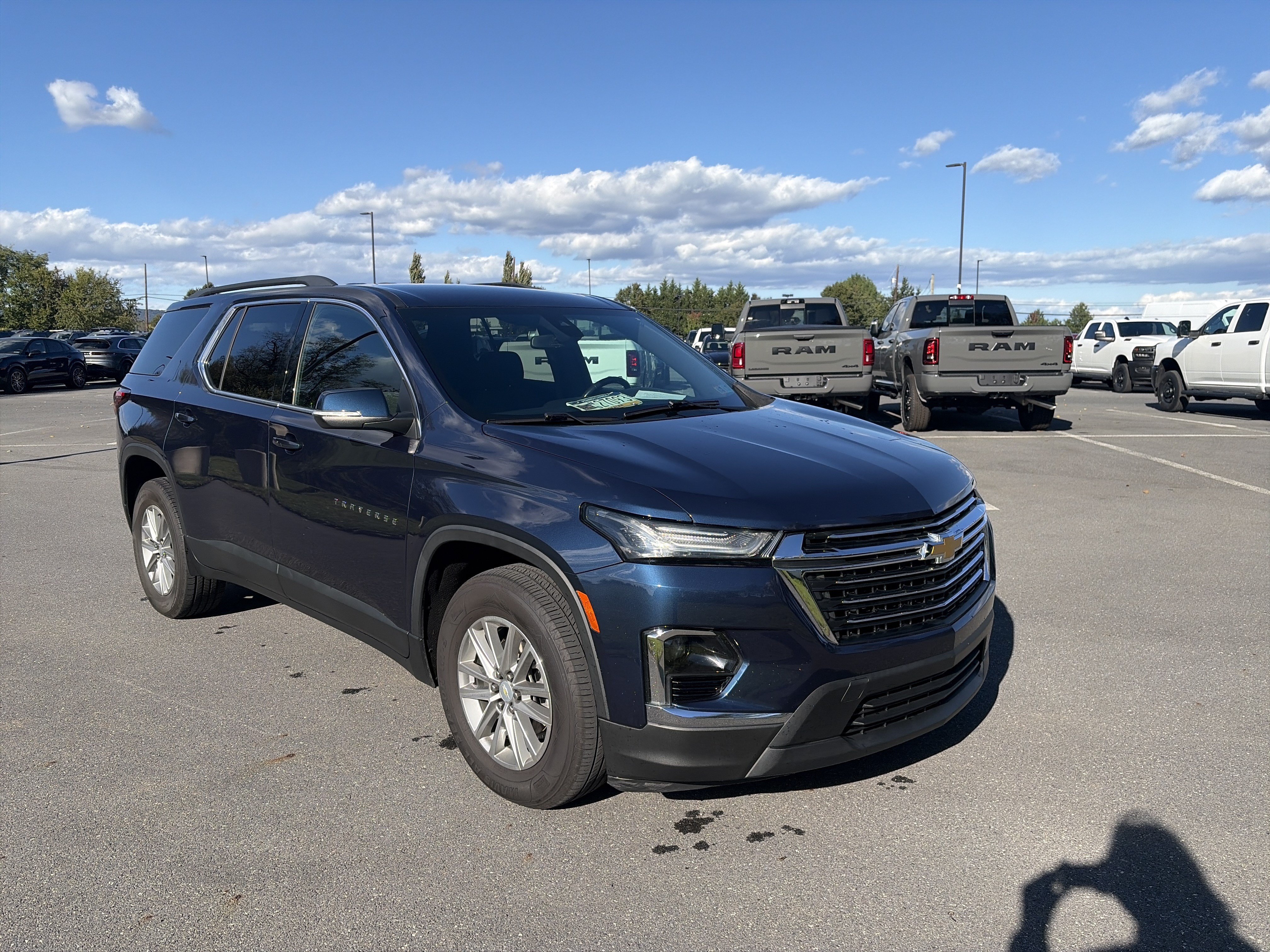 Used 2022 Chevrolet Traverse LT Cloth SUV