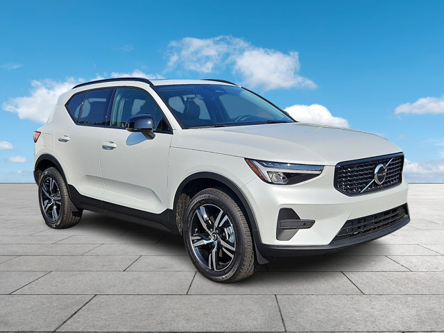 2026 Volvo XC40 B5 Core SUV