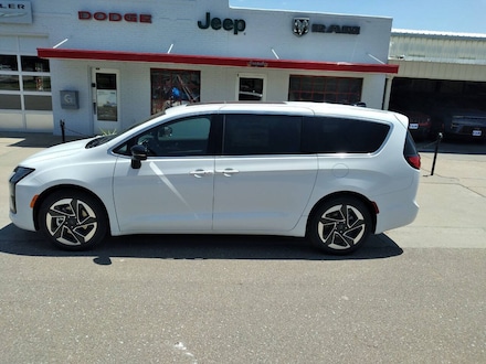 2027 Chrysler Pacifica Limited Passenger Van