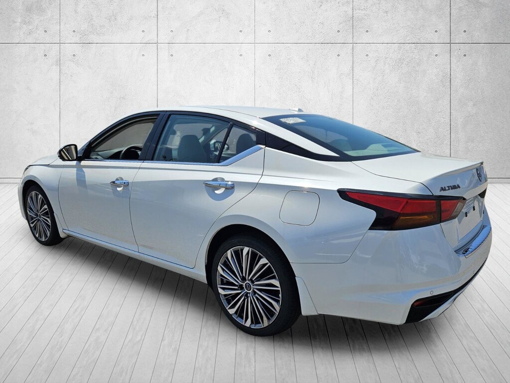 Used 2023 Nissan Altima 2.5 SL Sedan