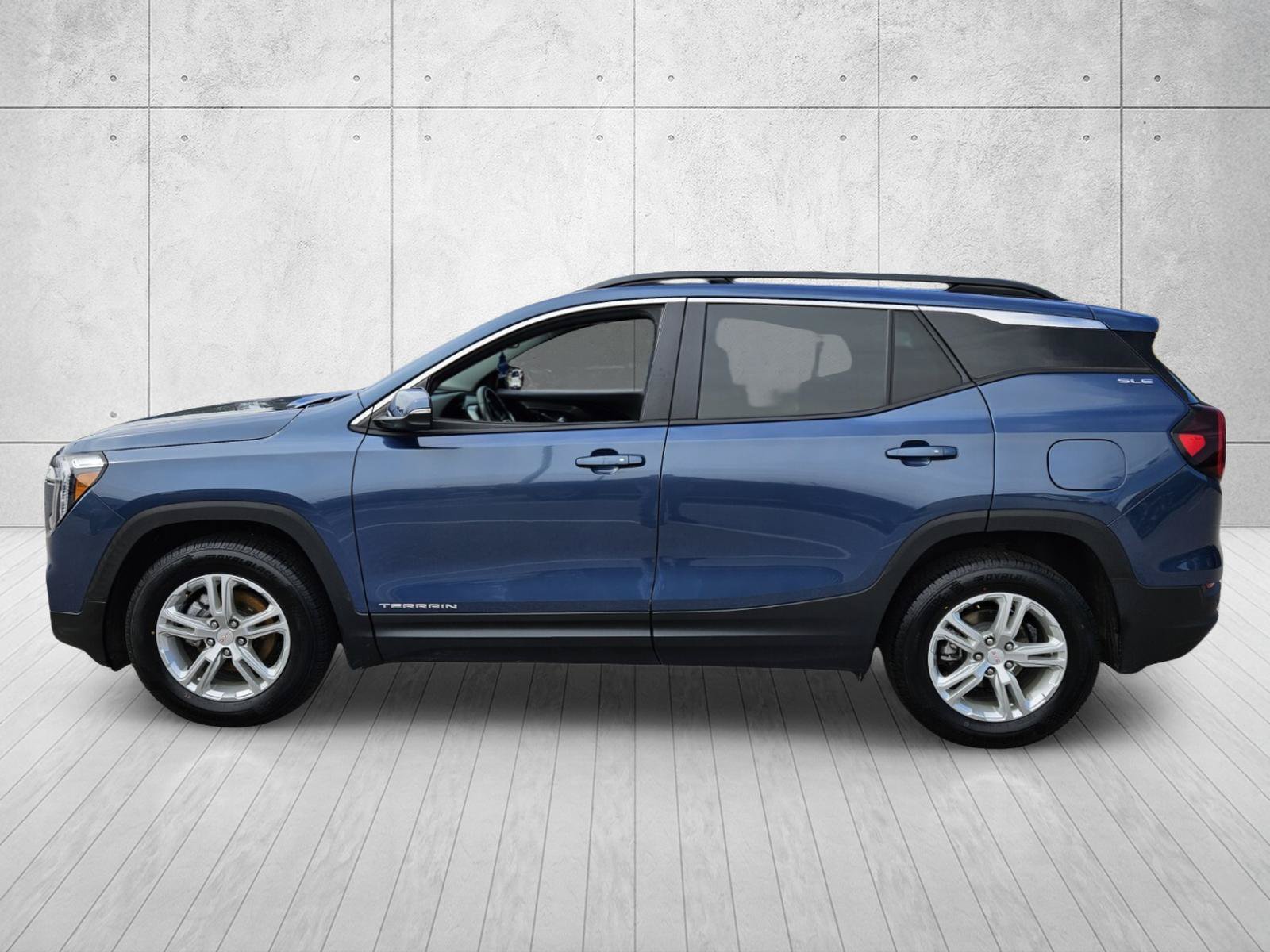 Used 2024 GMC Terrain SLE SUV