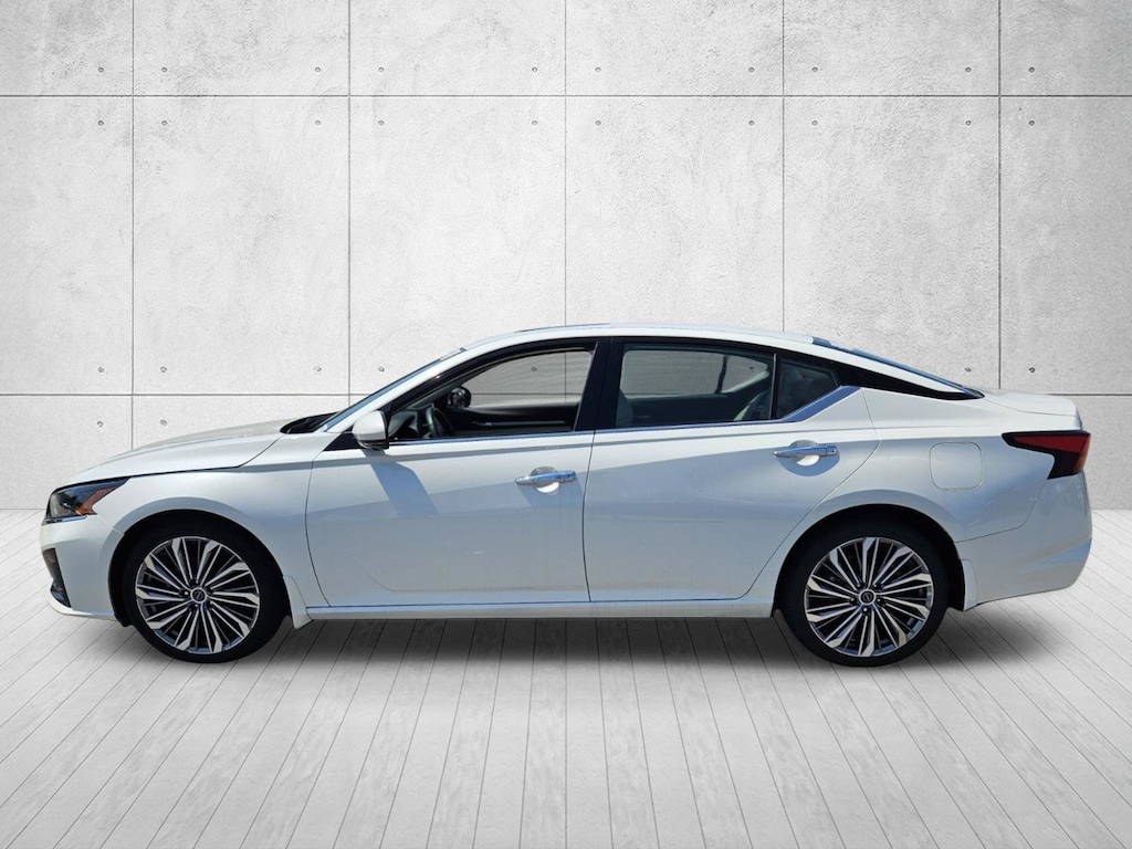 Used 2023 Nissan Altima 2.5 SL Sedan