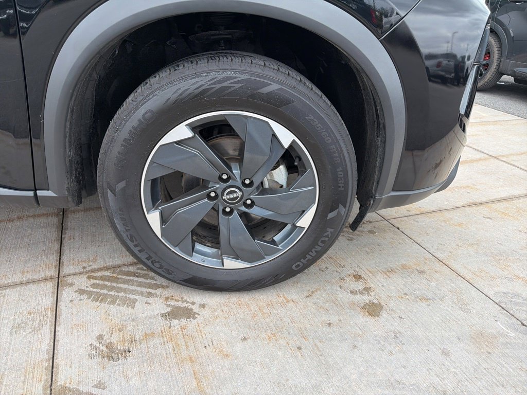 2024 Nissan Rogue SV - Photo 13