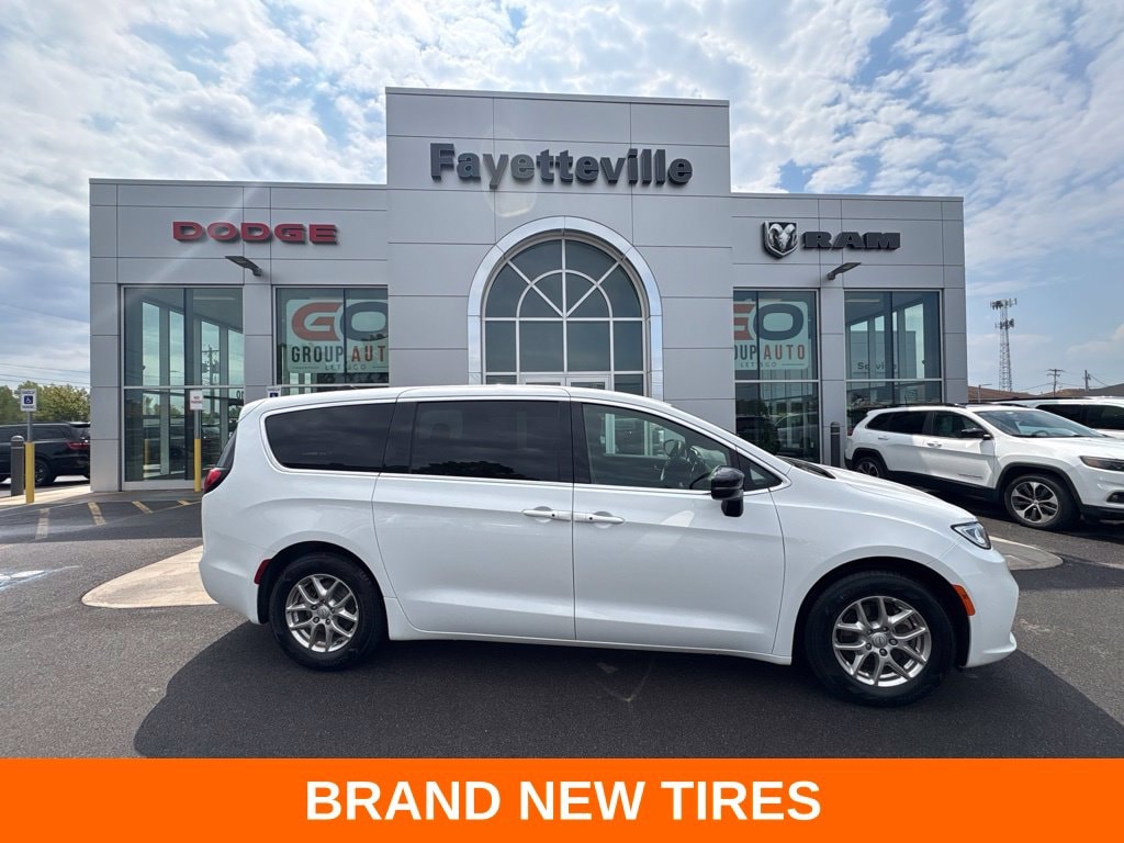 Used 2026 Chrysler Pacifica Select Minivan/Van