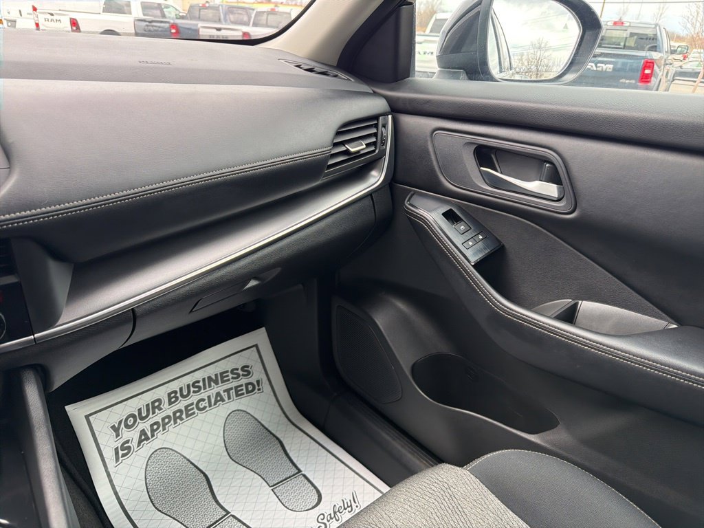 2024 Nissan Rogue SV - Photo 25