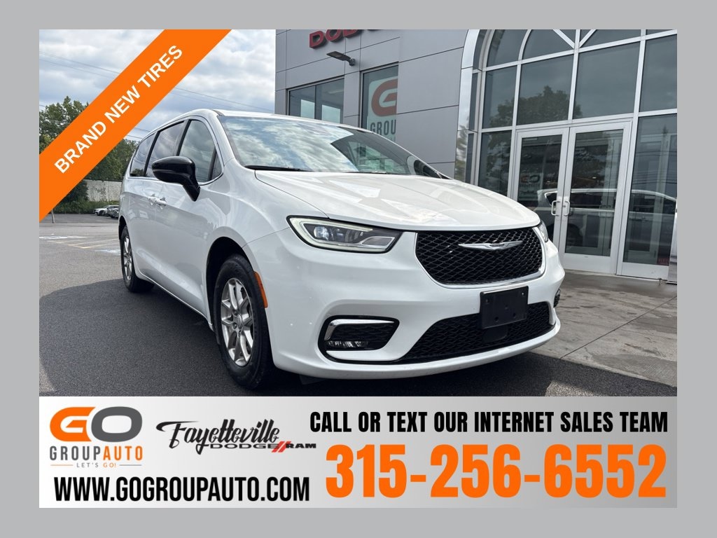 Used 2026 Chrysler Pacifica Select Minivan/Van