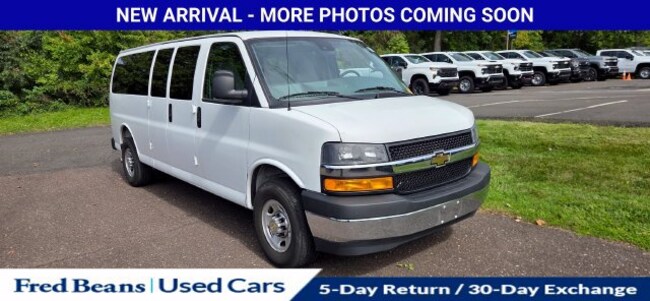 2025 Chevrolet Express Passenger 1LT